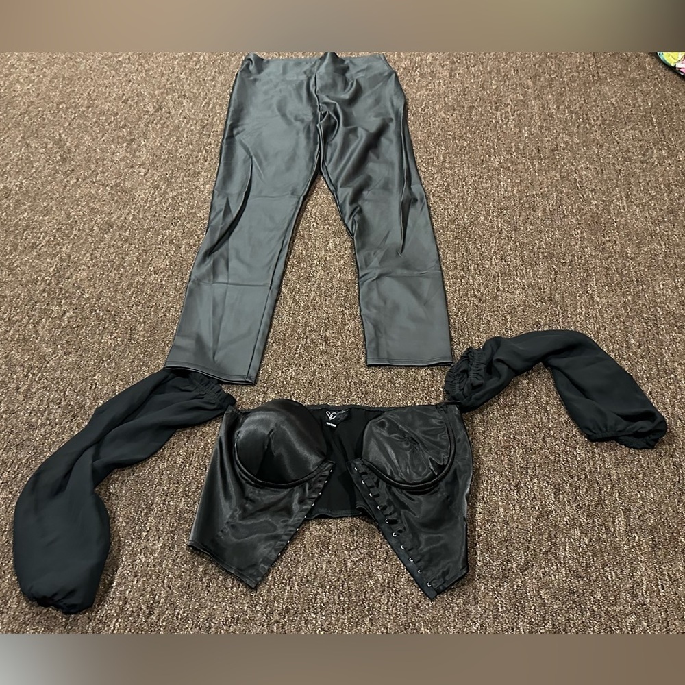 EUC Women’s Windsor M Party 2pc stretch leggings blouse sheer pleather